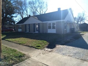 Building Photo - 416 Cherokee Village Dr