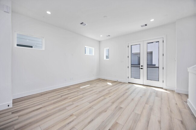 Foto del edificio - 6735 Peerless St