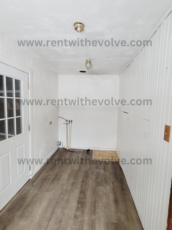 Foto del edificio - 337 S Indiana St