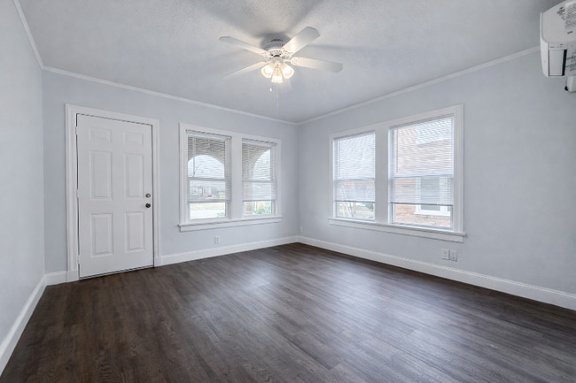 Building Photo - 5928-5928 Victor St