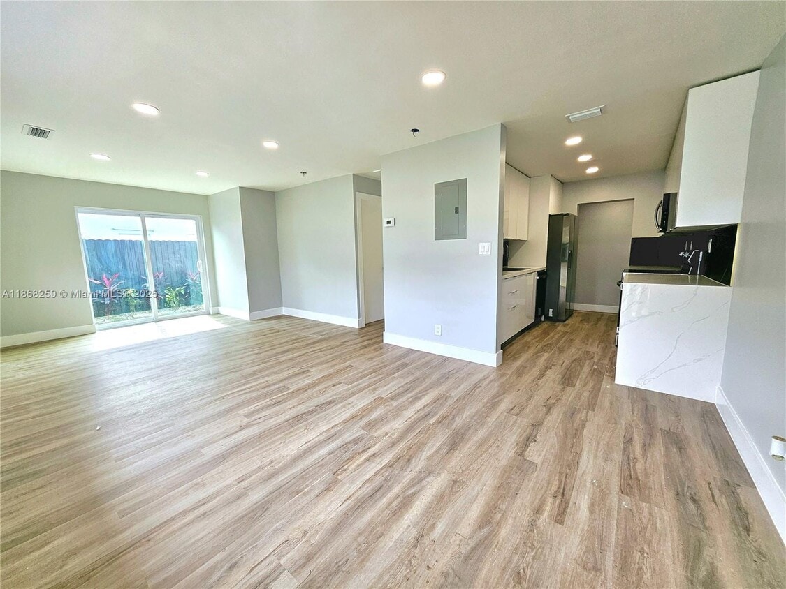 Foto principal - 2865 NE 13th Ave
