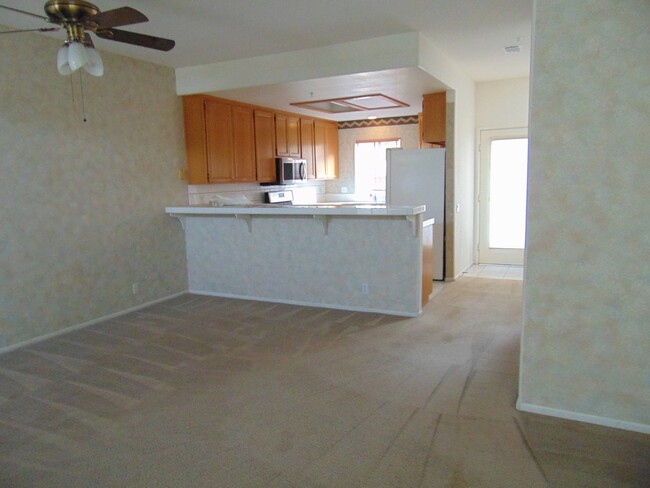 Foto del edificio - 2 bedroom 2.5 bath condo close to parks an...