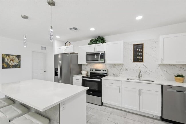 Building Photo - Beautifully Remodeled 4-bedroom, 2-bathroom rental home in Sarasota
