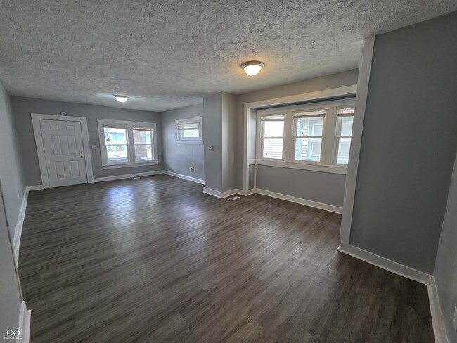 Building Photo - 557 N Dearborn St