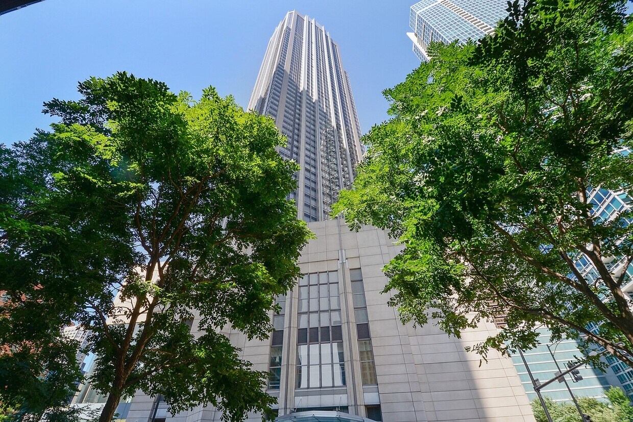 Foto principal - 512 N McClurg Ct