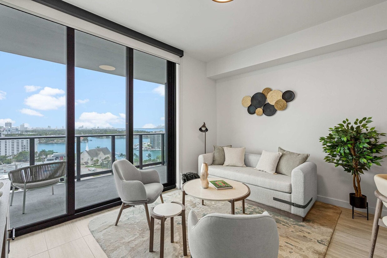Foto principal - 580 72nd St