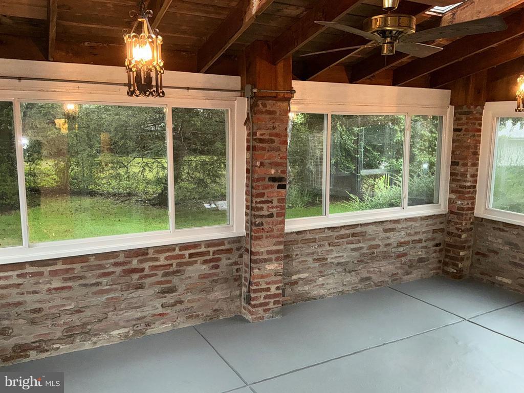 Foto principal - 303 Charlton Ct