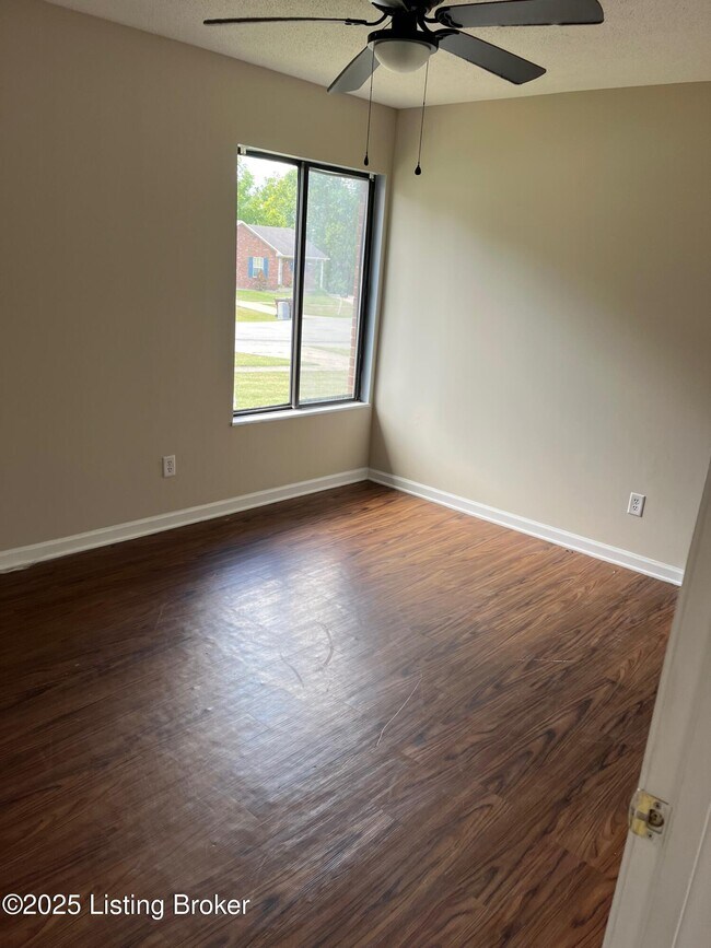 Foto del edificio - 1709 Cliff Ridge Ct