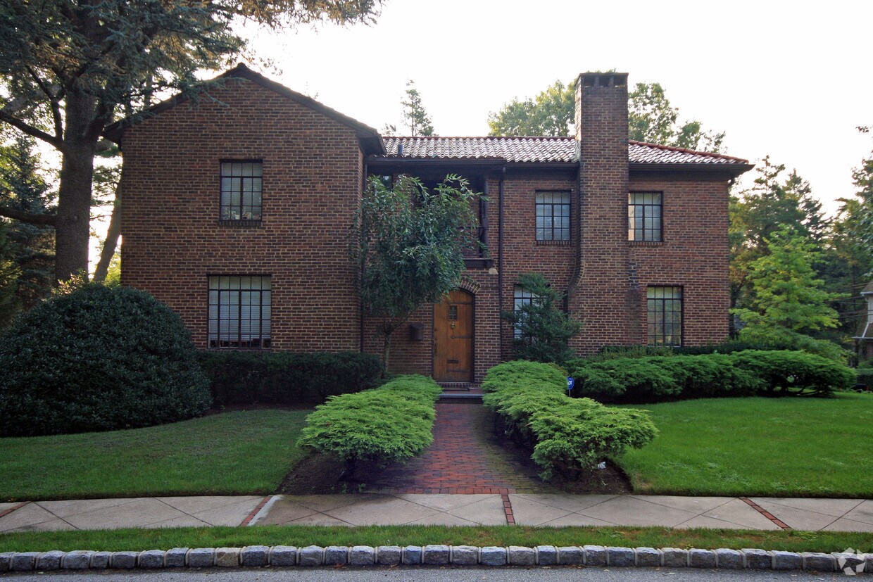 Foto del edificio - 142 Cherry Ave