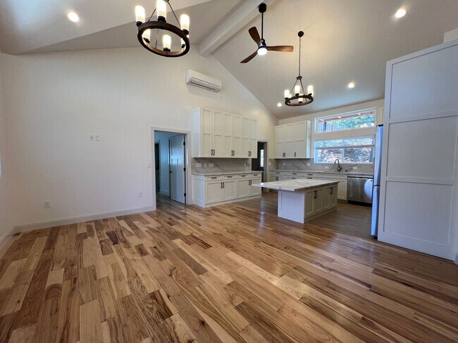 Foto del edificio - 7071 Martwood Way