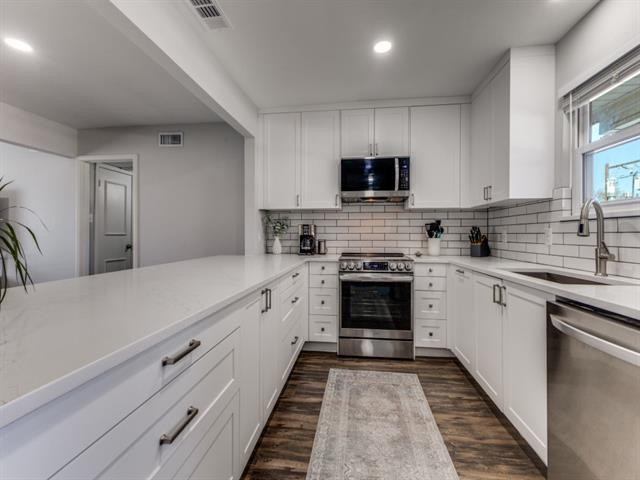Foto del edificio - 6037 Sandhurst Ln