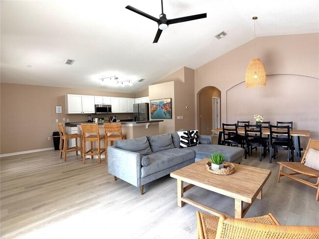 Foto del edificio - 353 Kensington Dr