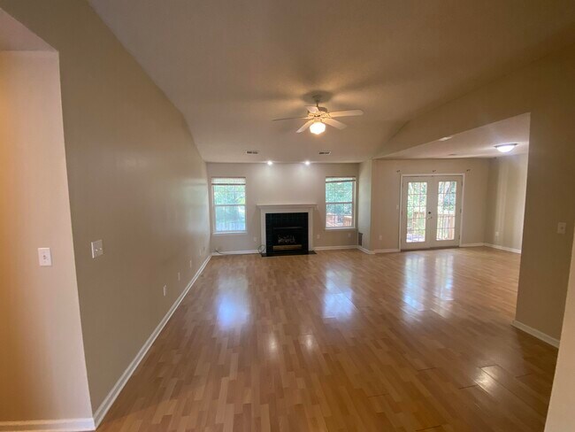 Foto del edificio - 807 Norwalk Dr