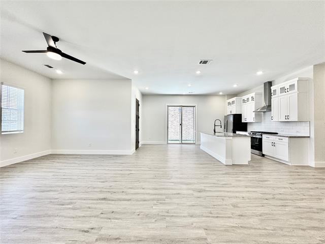 Building Photo - 8732 Kington