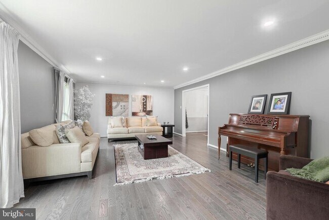 Foto del edificio - 820 Ridge Dr