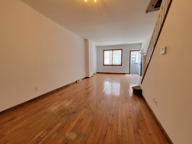 Building Photo - 2427 S Hicks St
