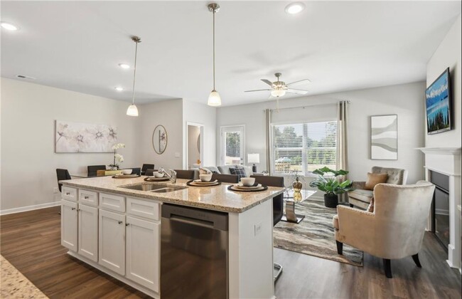 Building Photo - 2628 Swan Lake Dr SW