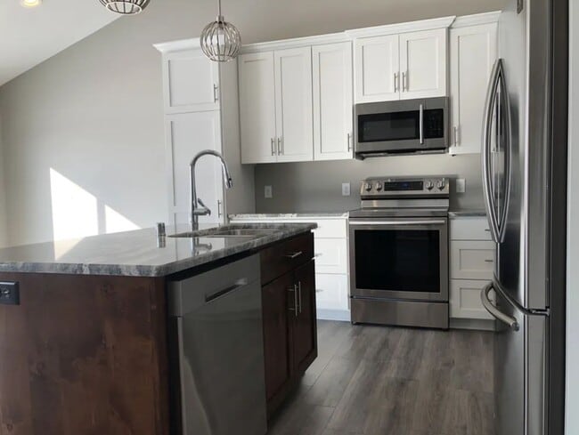 Building Photo - NW Highly Desirable Badger Hills neighborhood Beautifully maintained 4-bedroom, 2-bath, 2 car att...