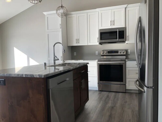 Foto del edificio - NW Highly Desirable Badger Hills neighborhood Beautifully maintained 4-bedroom, 2-bath, 2 car att...