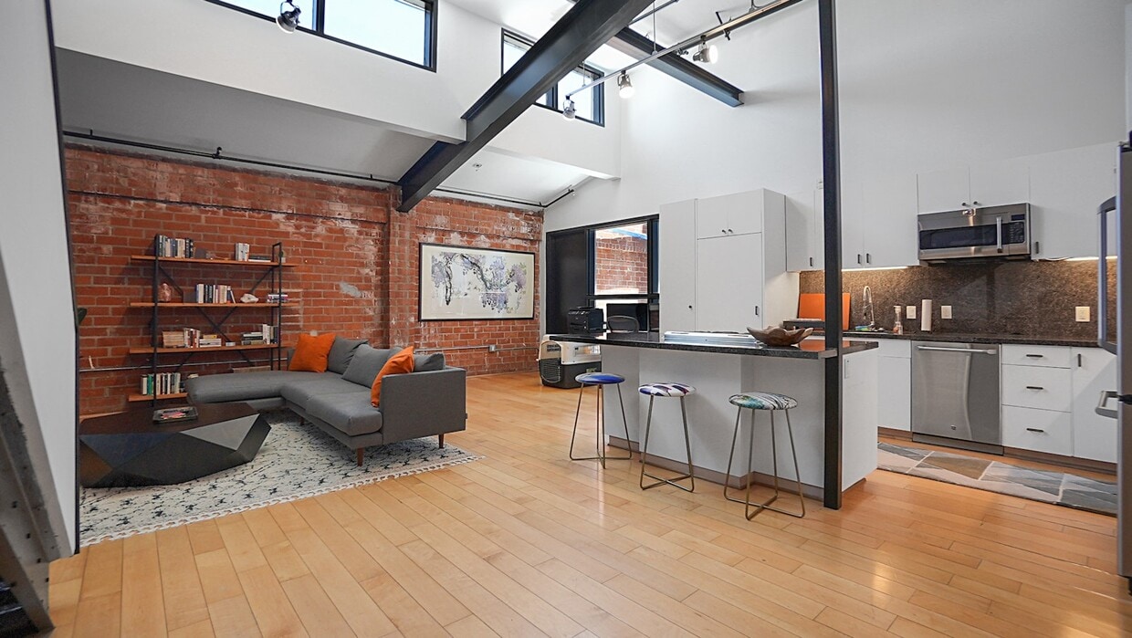 Primary Photo - 120 S Hewitt St