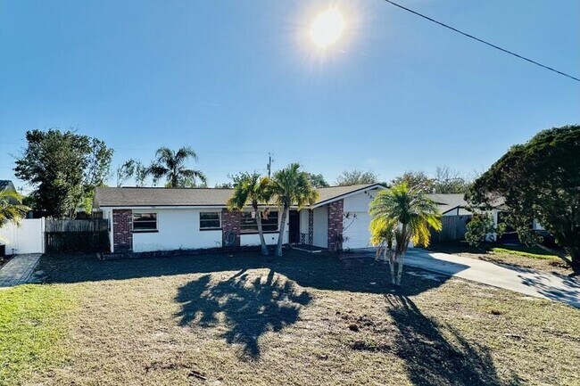 Foto del edificio - 13788 Montego Dr