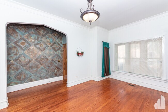 Foto del edificio - 1016 S Oakley Blvd