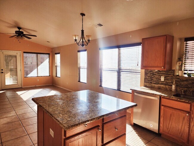 Building Photo - Must See 4 Bedroom! Great Location!