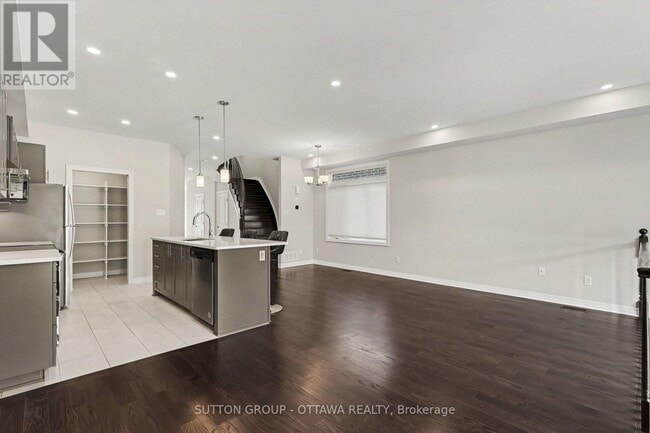 Building Photo - 329 Lysander Pl