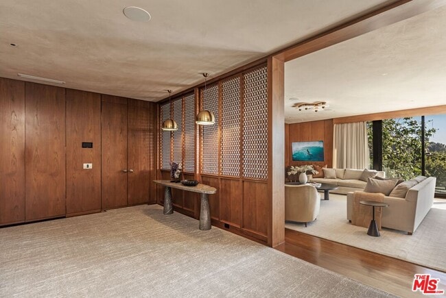 Building Photo - 400 Toyopa Dr