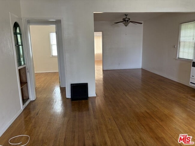 Building Photo - 840 Rose Ave