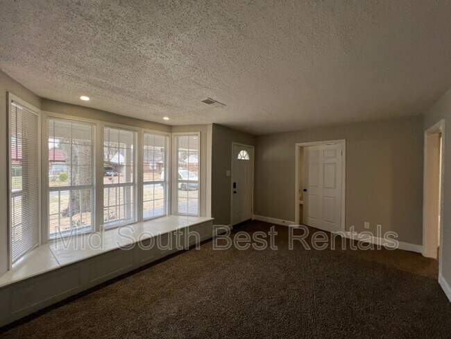 Building Photo - 3574 Naylor Dr