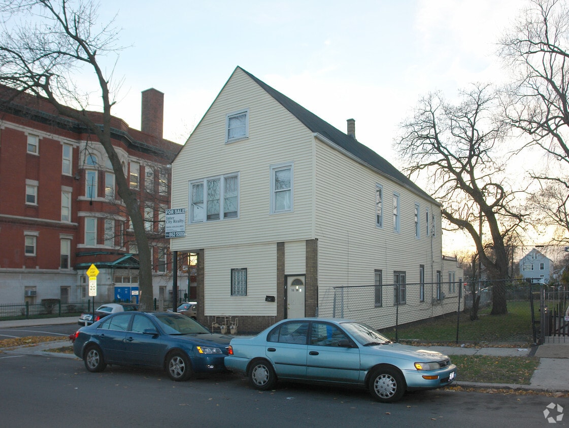 Building Photo - 5258 S Hermitage Ave