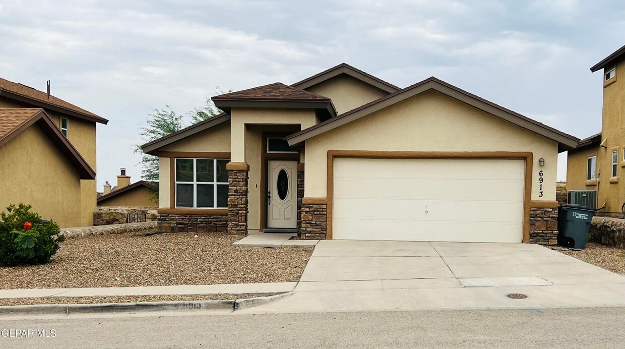Primary Photo - 6913 Cactus Thrush Drive