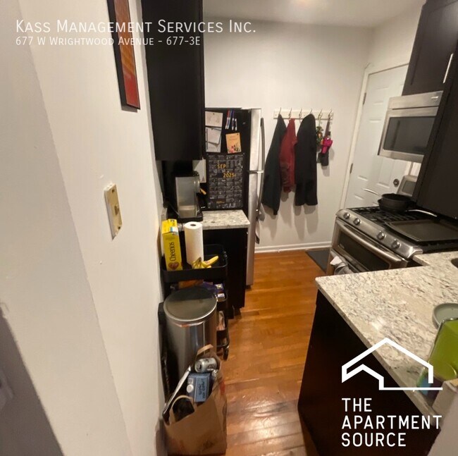 Foto del edificio - 673 W Wrightwood Ave