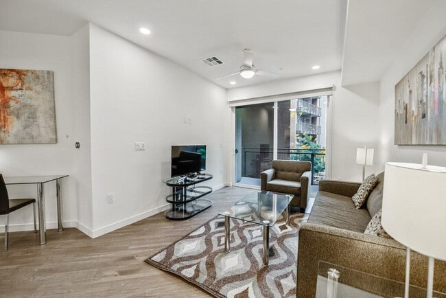 Building Photo - 375 Camino De La Reina