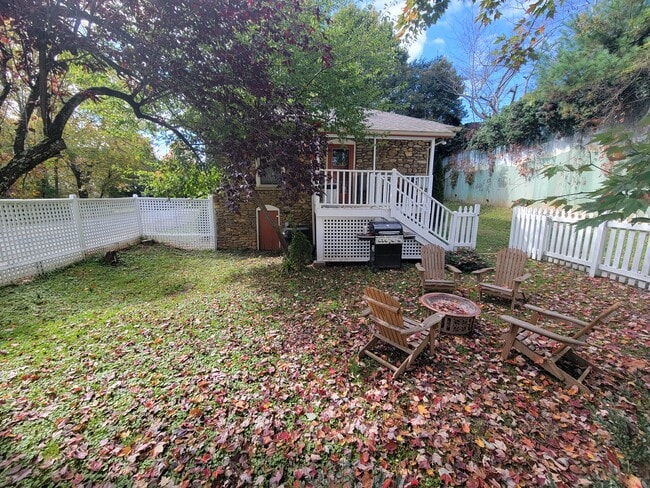 Building Photo - 33 Pigeon St