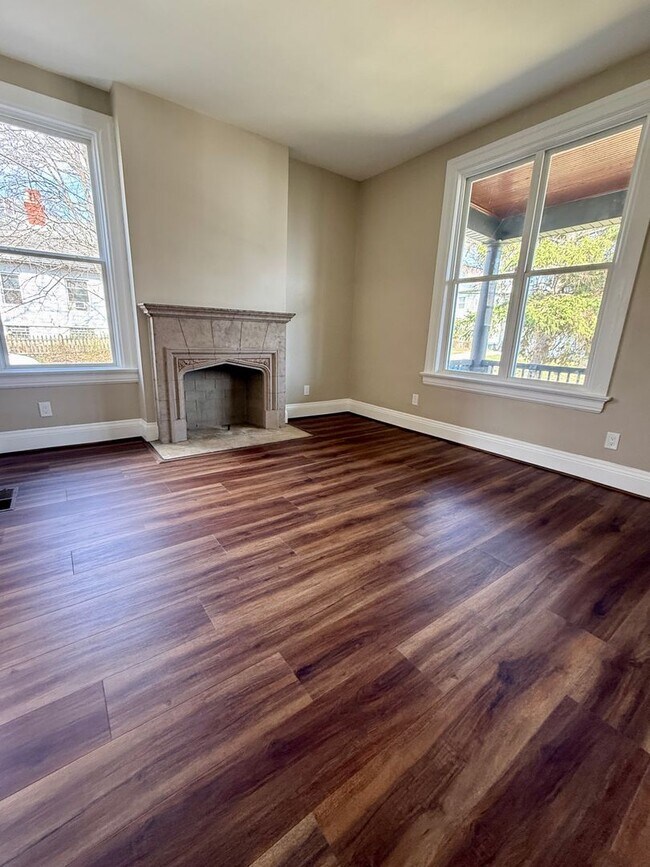 Building Photo - 415 Considine Ave