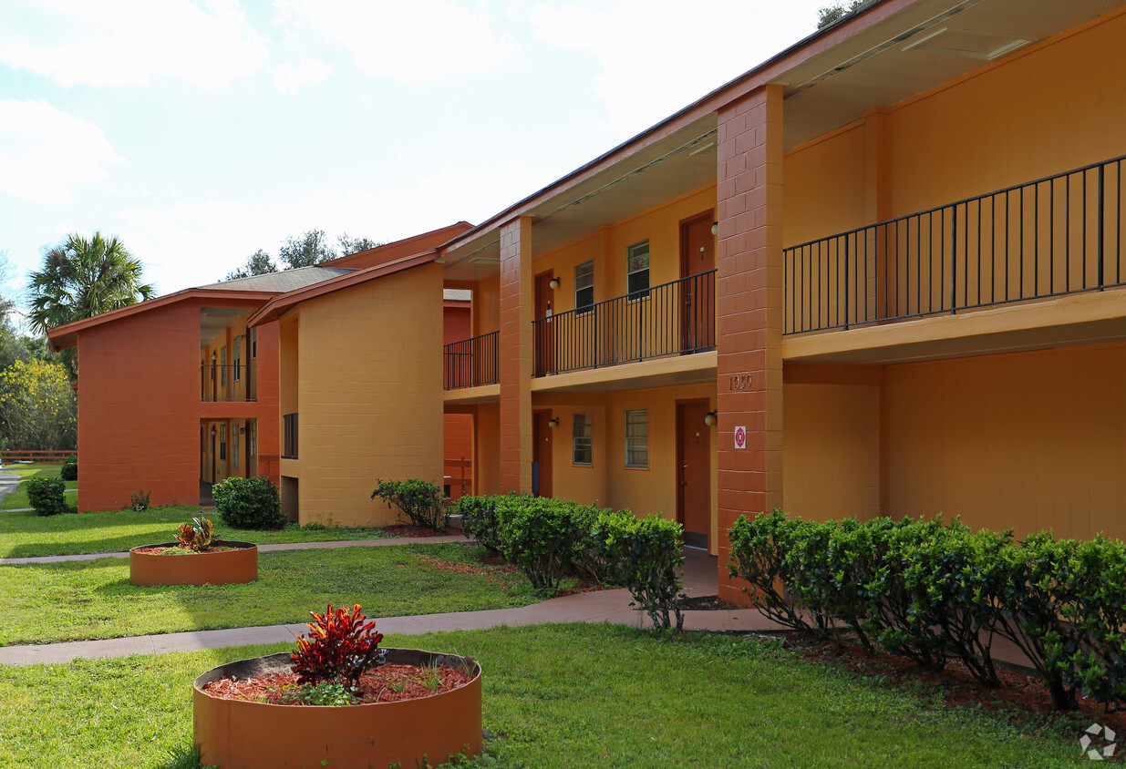 Foto principal - Palm Lake Apartments