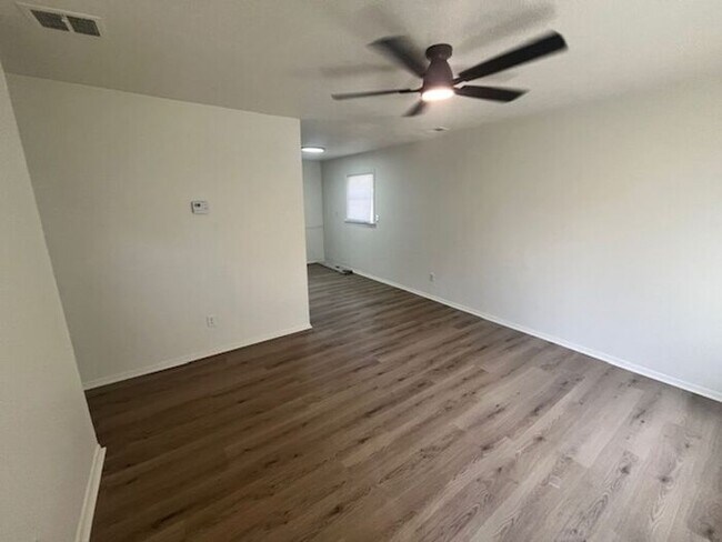 Foto del edificio - 4BR/1Ba house-Ready to make your new home!