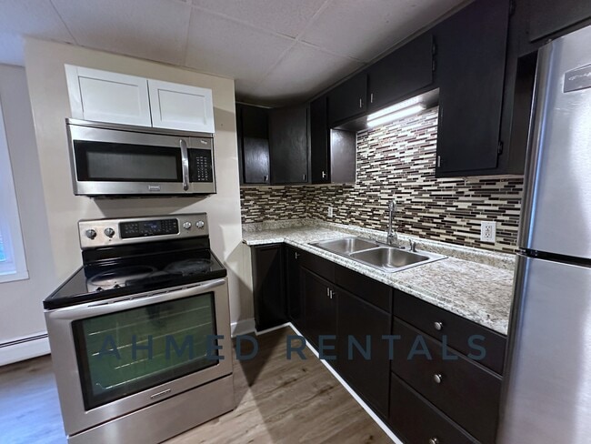 Building Photo - 37 Tate St