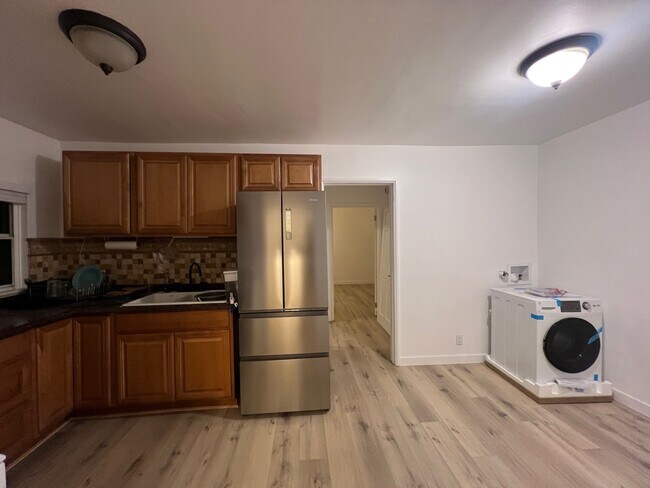 Foto del edificio - 2474 Glencoe Ave