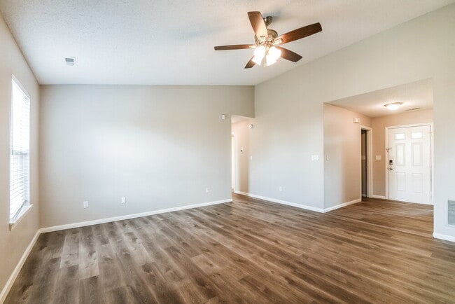 Building Photo - 17722 Sanibel Cir