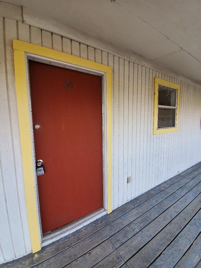Building Photo - 2095 Woolam Rd