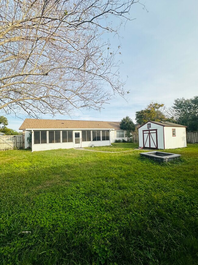 Foto del edificio - 648 Pyramid Ave