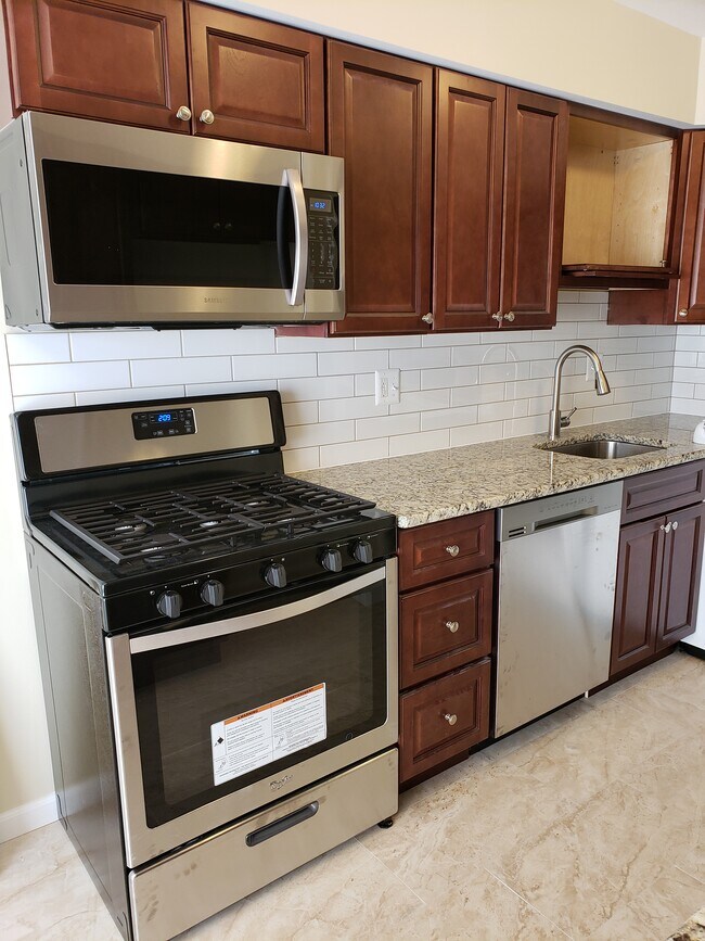 Kitchen - 41205 S Woodbury Green Dr