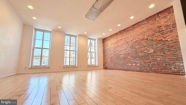 Foto del edificio - 136 N 3rd St