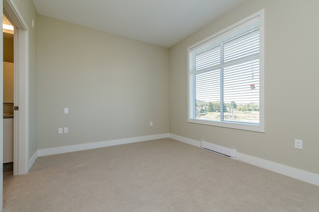Building Photo - 44565-44565 Vandell Dr