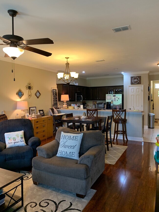 Foto del edificio - 3/2 IN HAMPTON CREEK SUBDIVISION- AVAILABLE SEPTEMBER 1, 2026