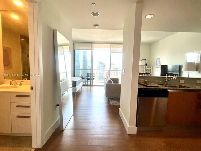 Building Photo - 1060 Brickell Ave