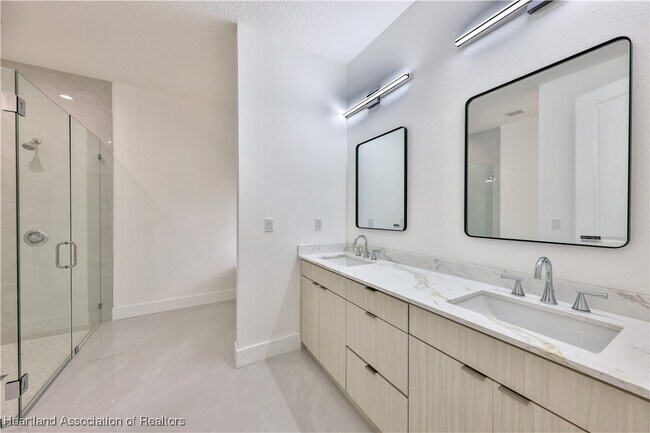Foto del edificio - 4530 Garden Ave